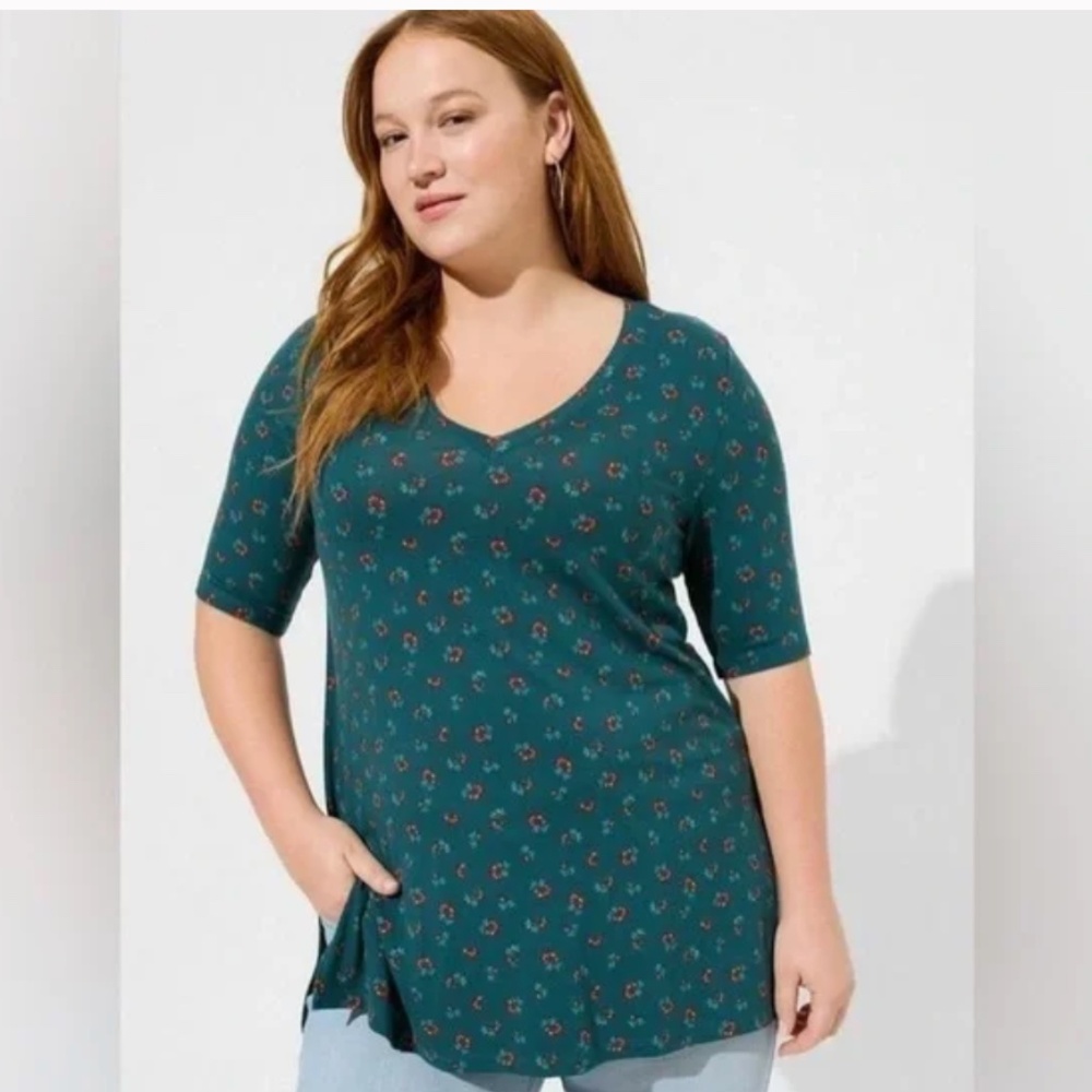 Torrid Favorite V-Neck Super Soft Jersey Tunic Tee in Ditsy Floral Size 1